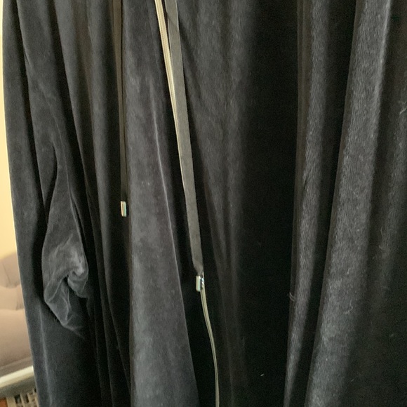 Catherines Black Velvet Hoodie long sleeve - Picture 4 of 10